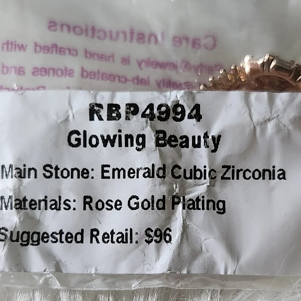 Size 8 Ring Emerald Cubic Zirconia Rose Gold (Matching necklace available) - Picture 4 of 4